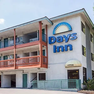 Days By Wyndham West Hotel