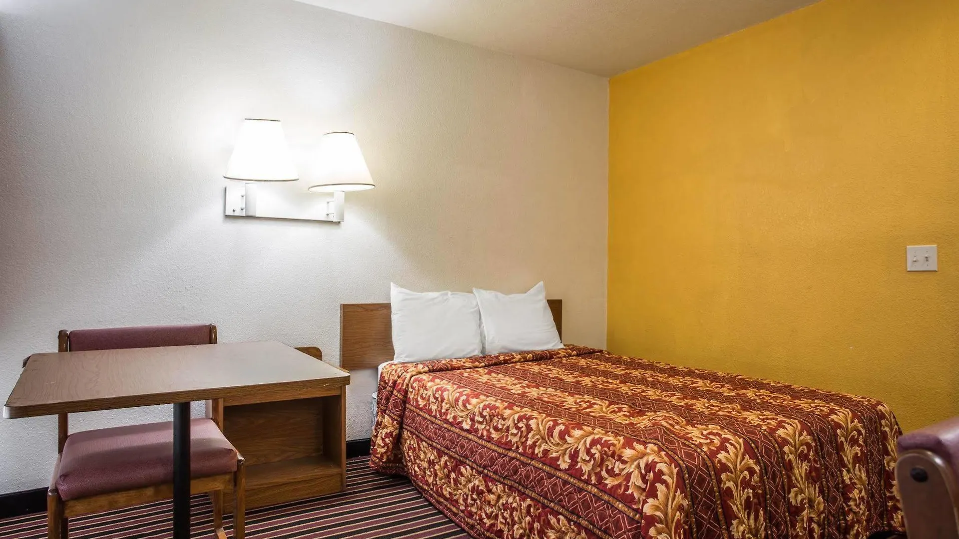 ** Hotel Rodeway Inn Charlotte United States